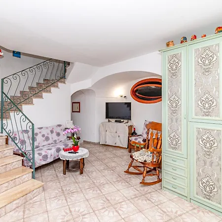 Dream House 3* بوسيتانو